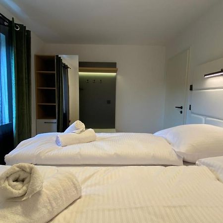 Uraha Apartments هيرتسوجيناوراخ المظهر الخارجي الصورة